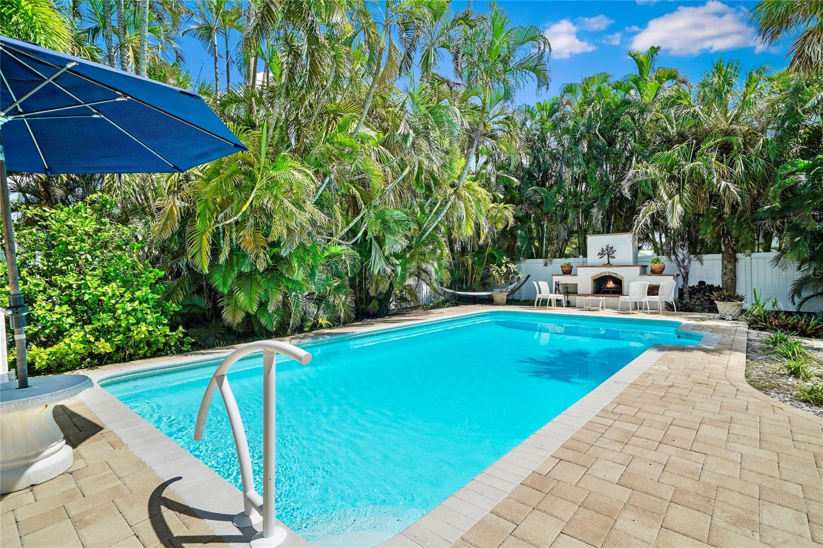 DON CE-SAR PLACE - Residential Lease