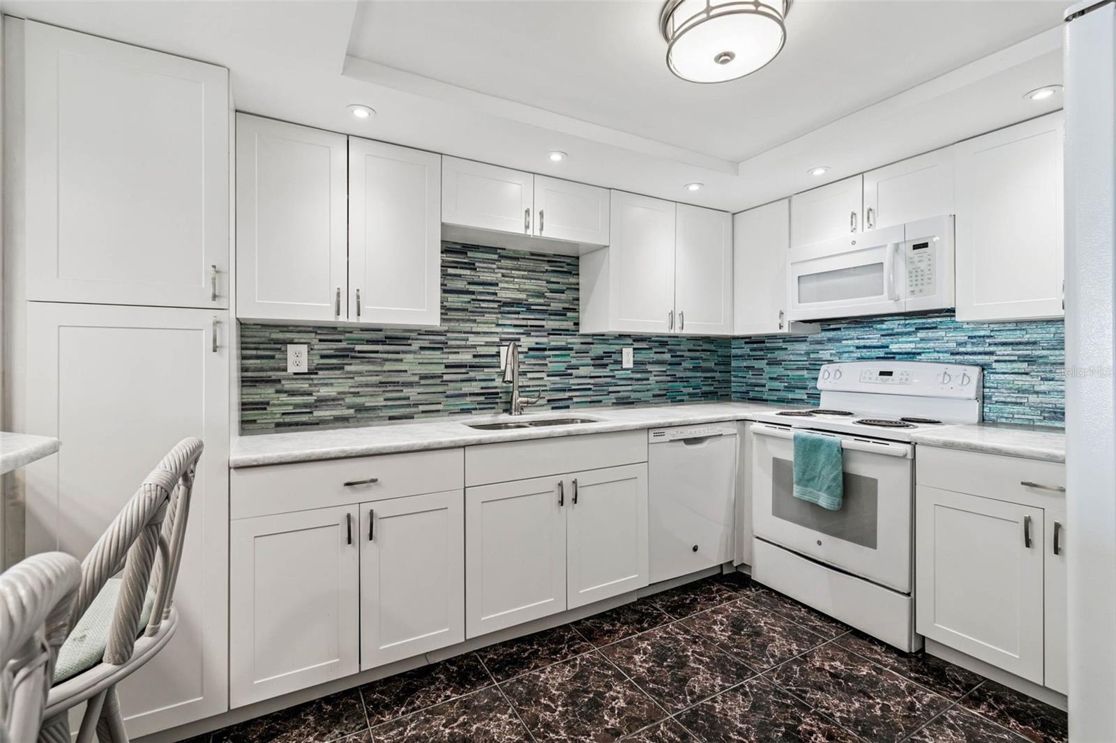 REDINGTON TOWERS BLDG 2 CONDO - Residential