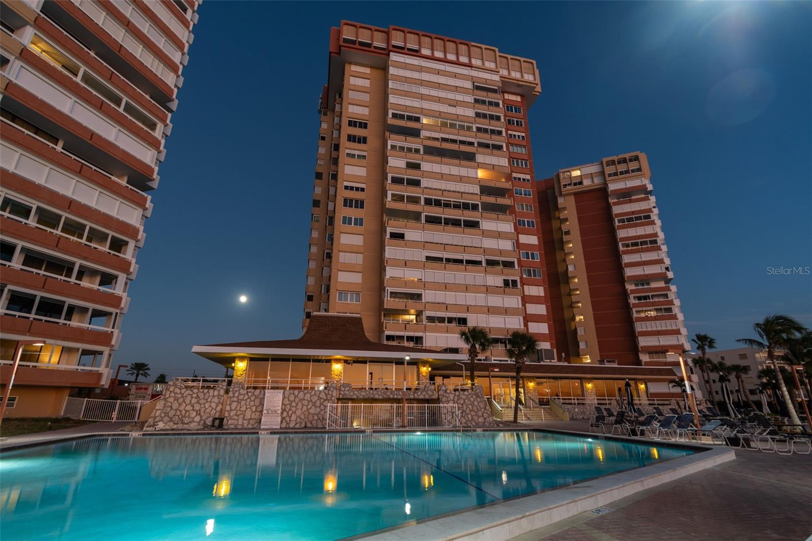 REDINGTON TOWERS BLDG 2 CONDO - Residential