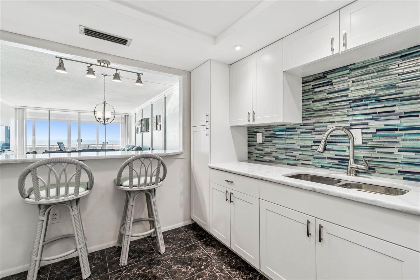 REDINGTON TOWERS BLDG 2 CONDO - Residential