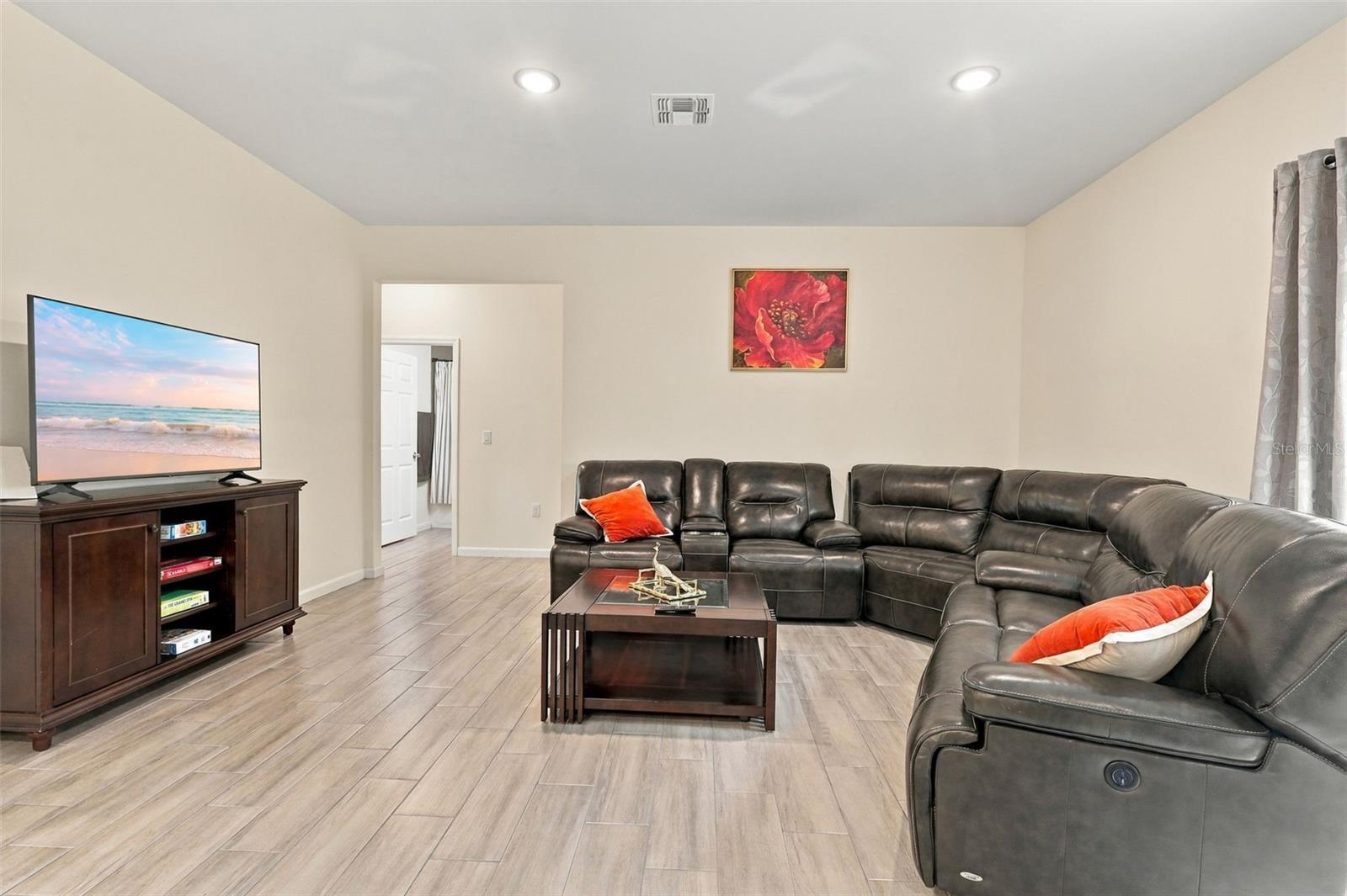 1523 ZINNIA DRIVE