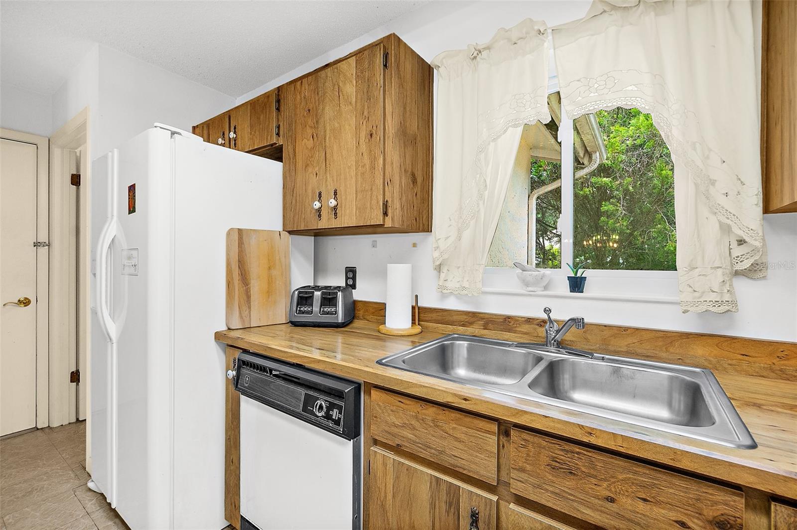 PINE LAKES - Residential