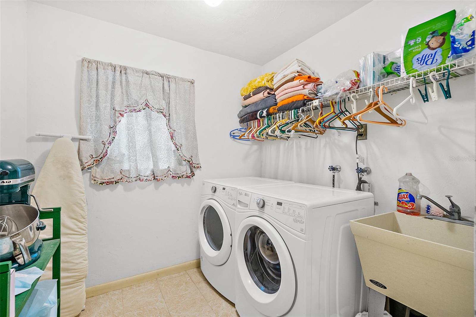 PINE LAKES - Residential