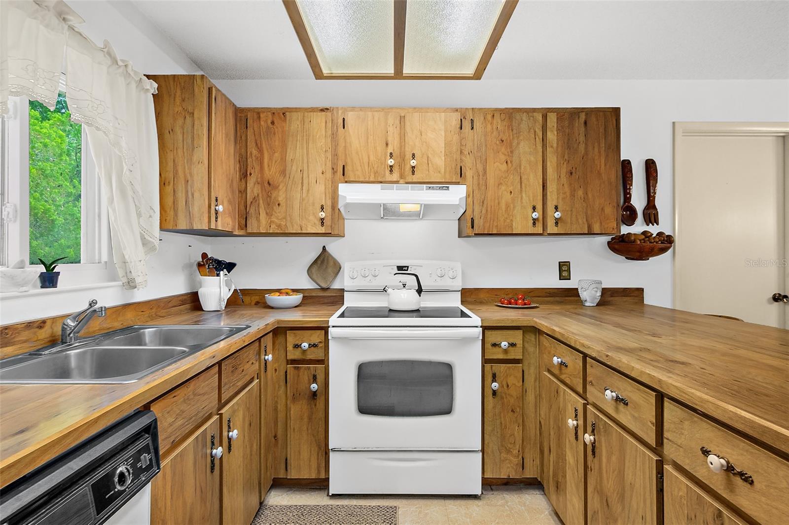 PINE LAKES - Residential