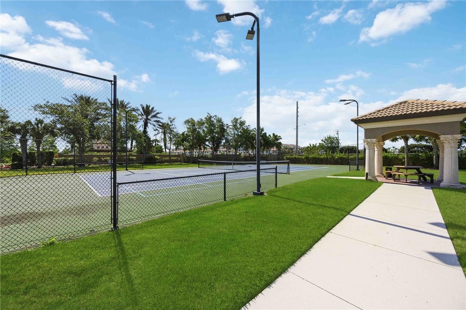 WILLOW CHASE - Residential
