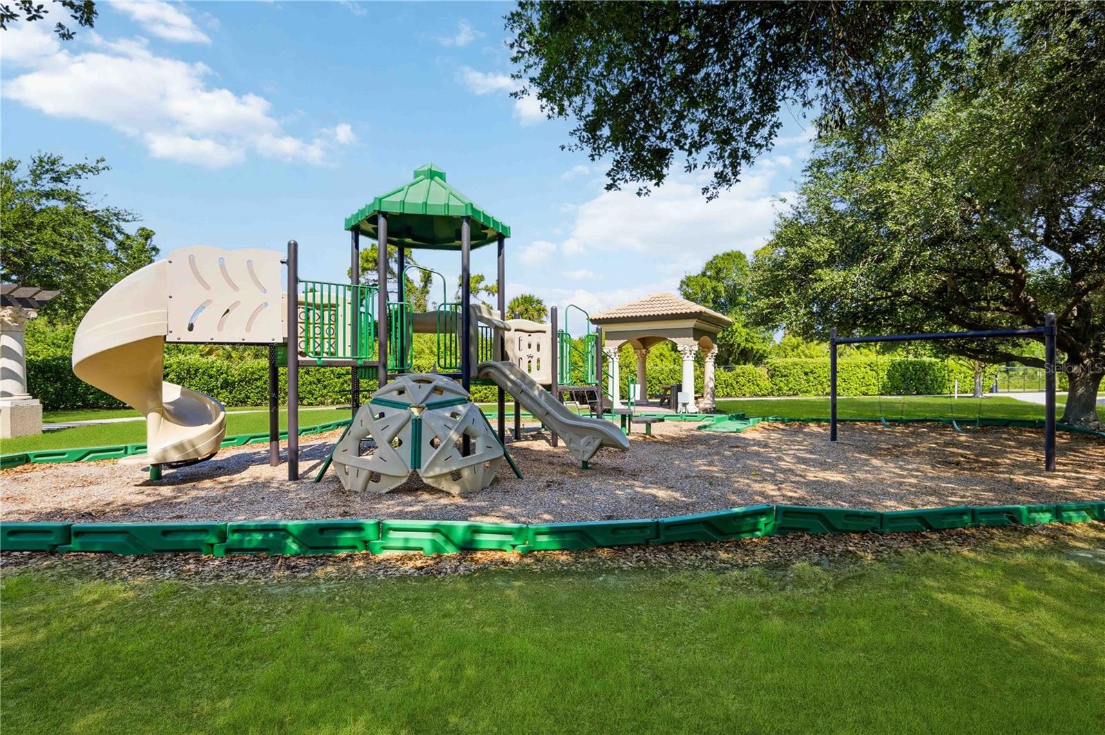 WILLOW CHASE - Residential