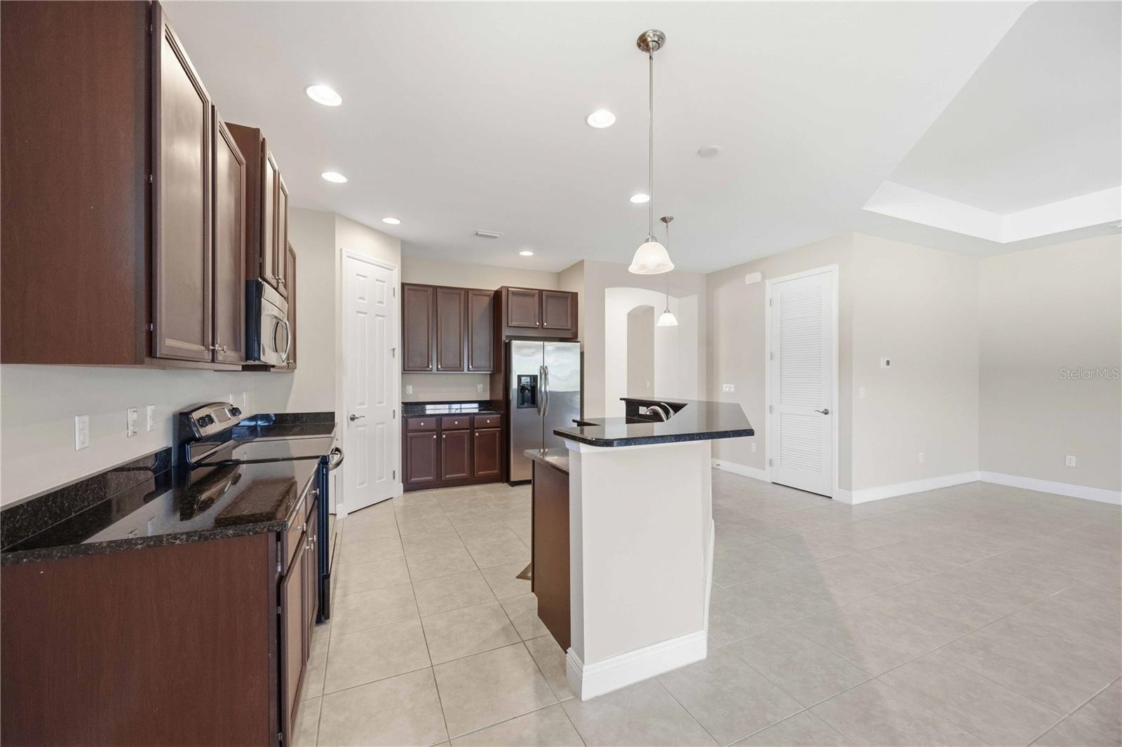 WILLOW CHASE - Residential