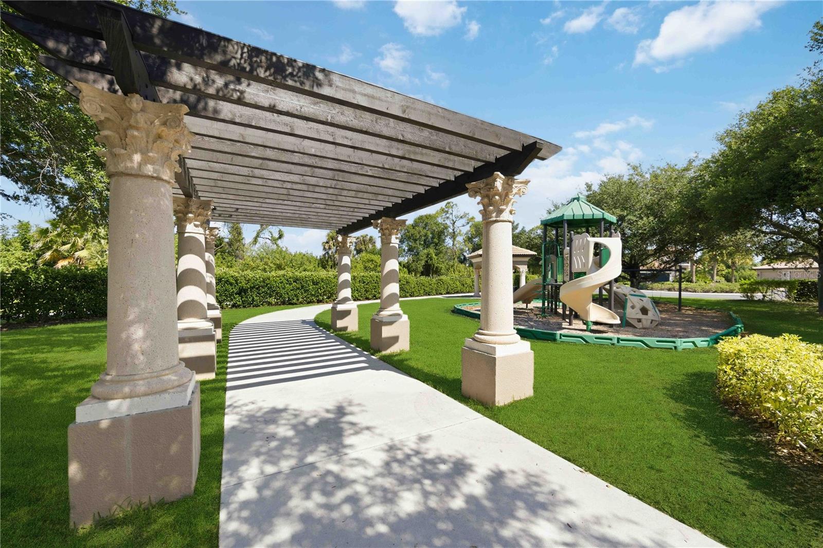 WILLOW CHASE - Residential