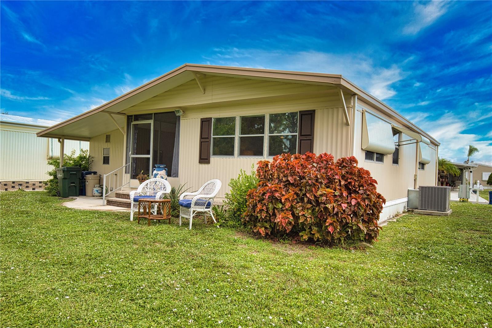 POLYNESIAN VILLAGE - Residential