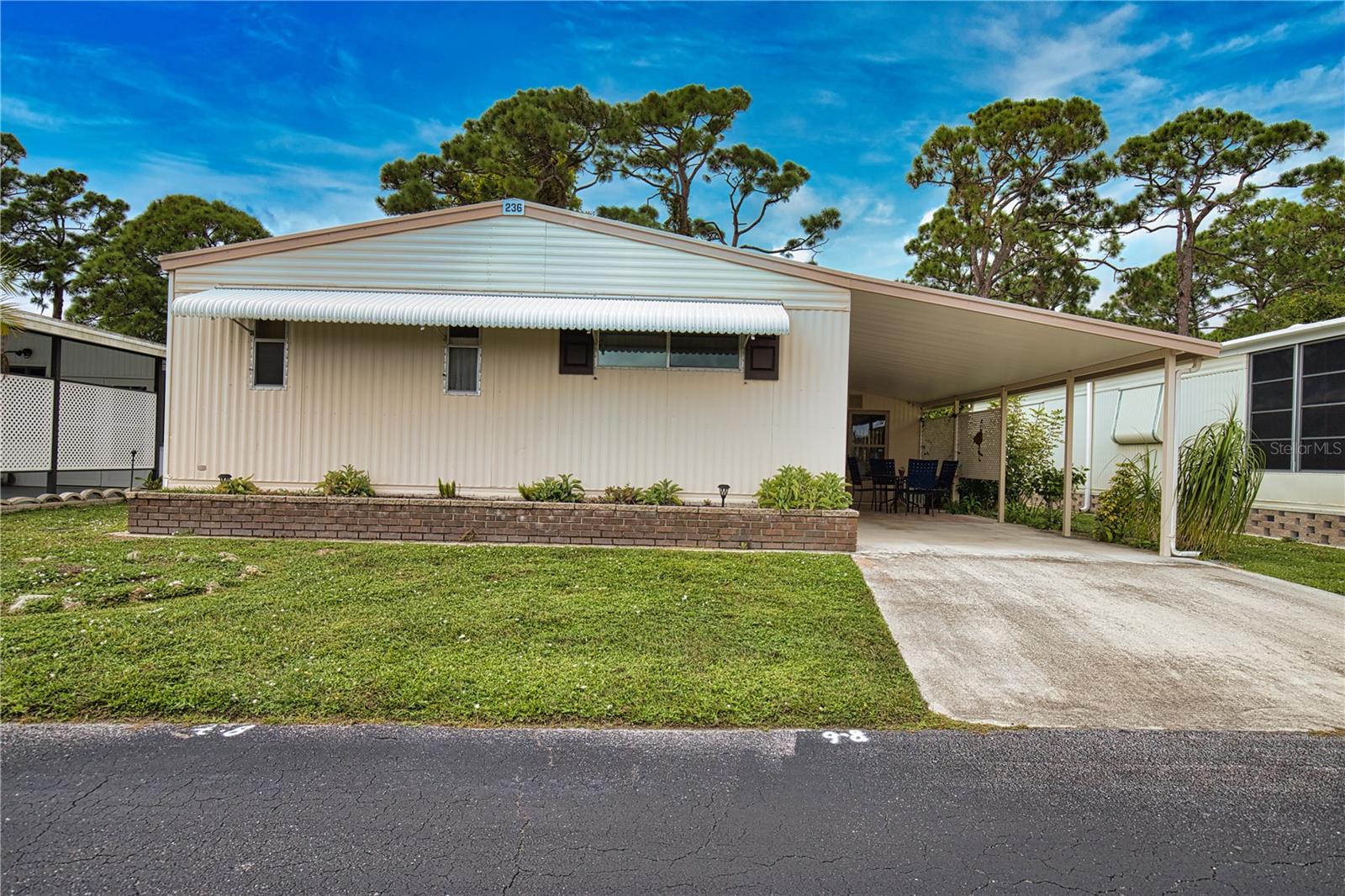 POLYNESIAN VILLAGE - Residential