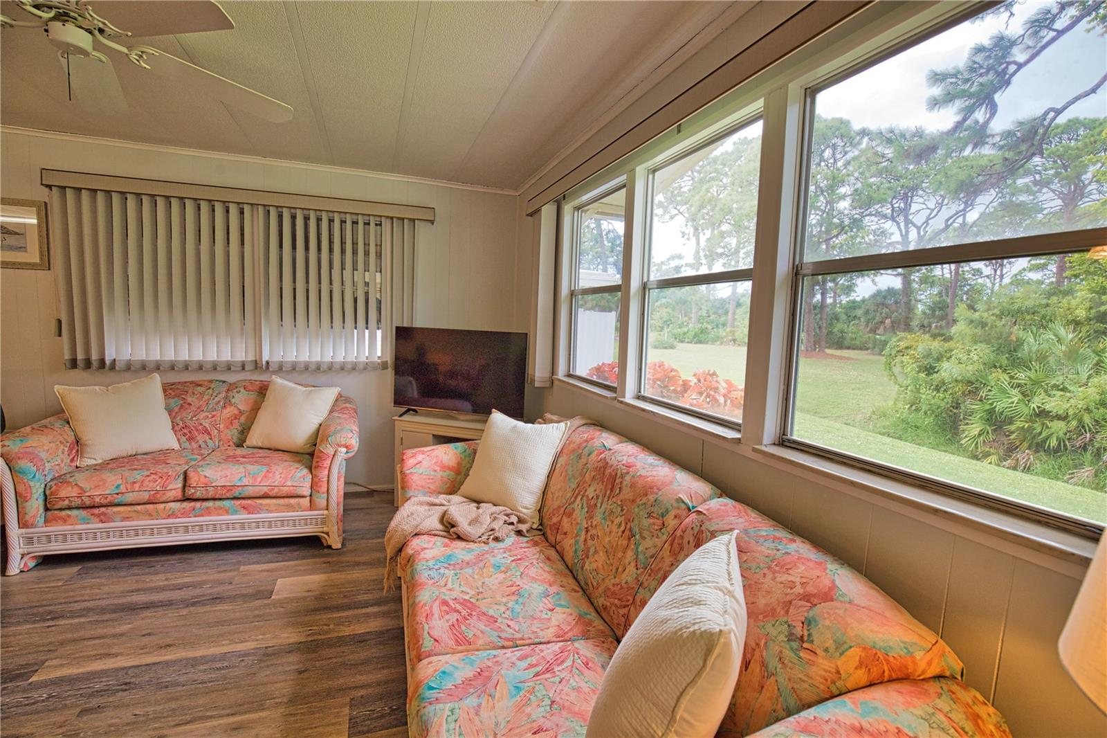 POLYNESIAN VILLAGE - Residential