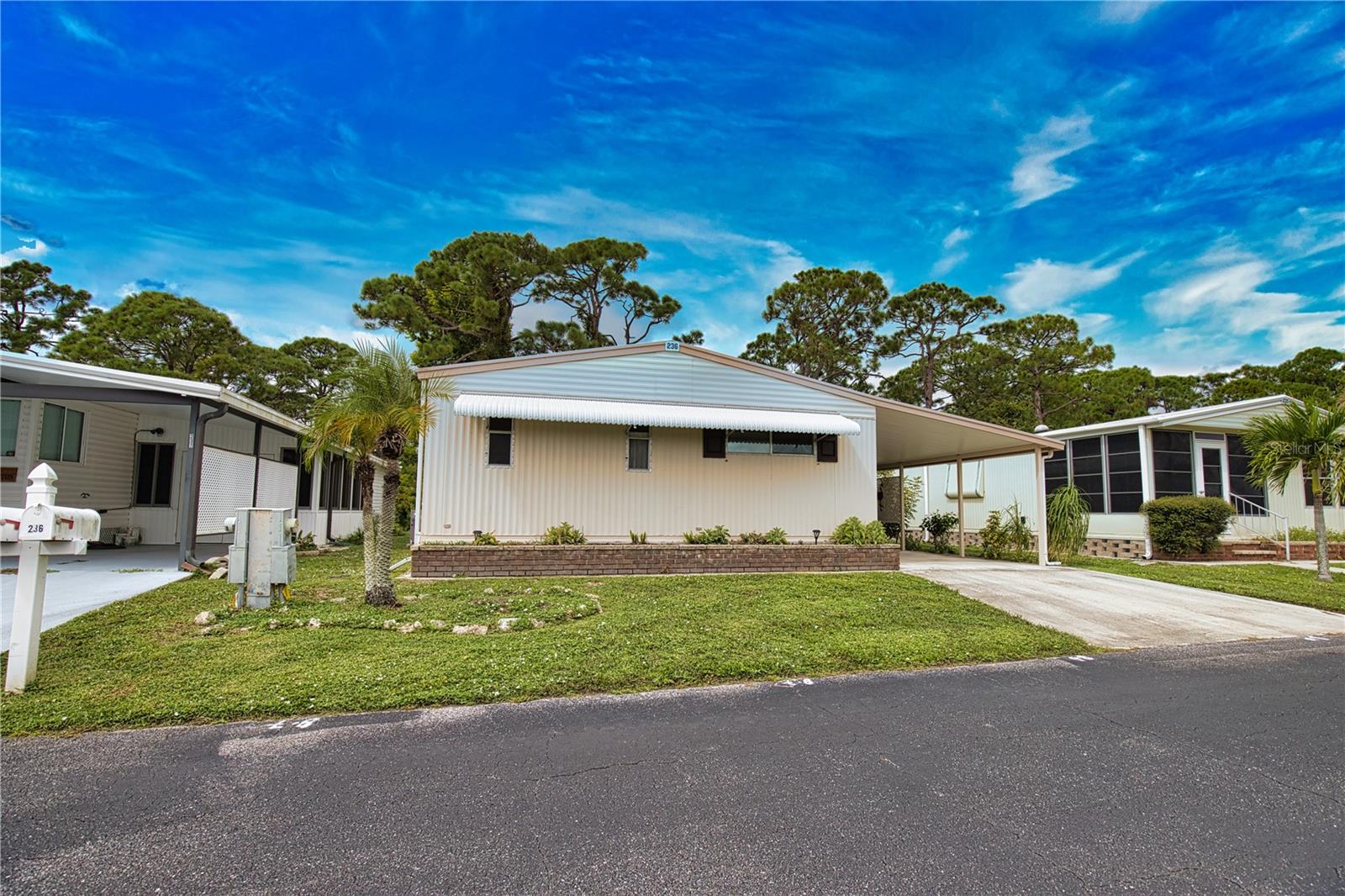 POLYNESIAN VILLAGE - Residential