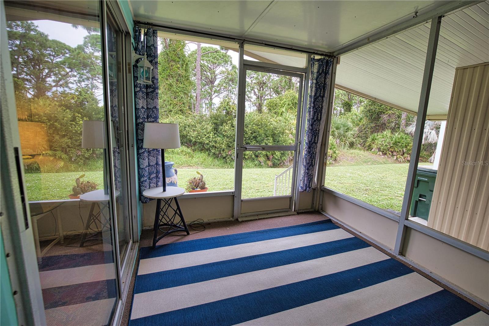 POLYNESIAN VILLAGE - Residential