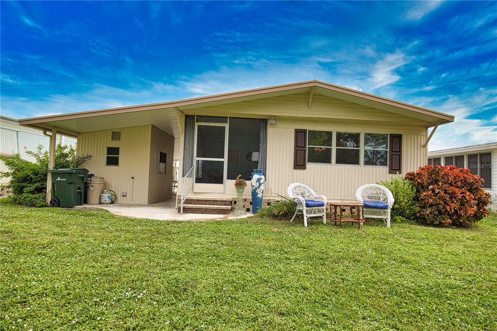 POLYNESIAN VILLAGE - Residential