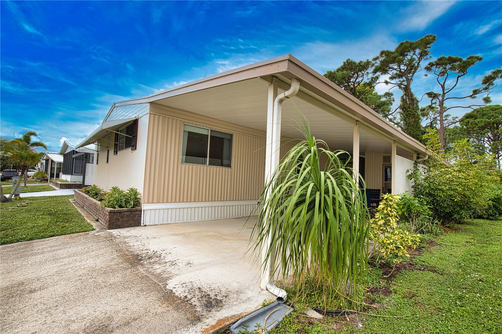 POLYNESIAN VILLAGE - Residential