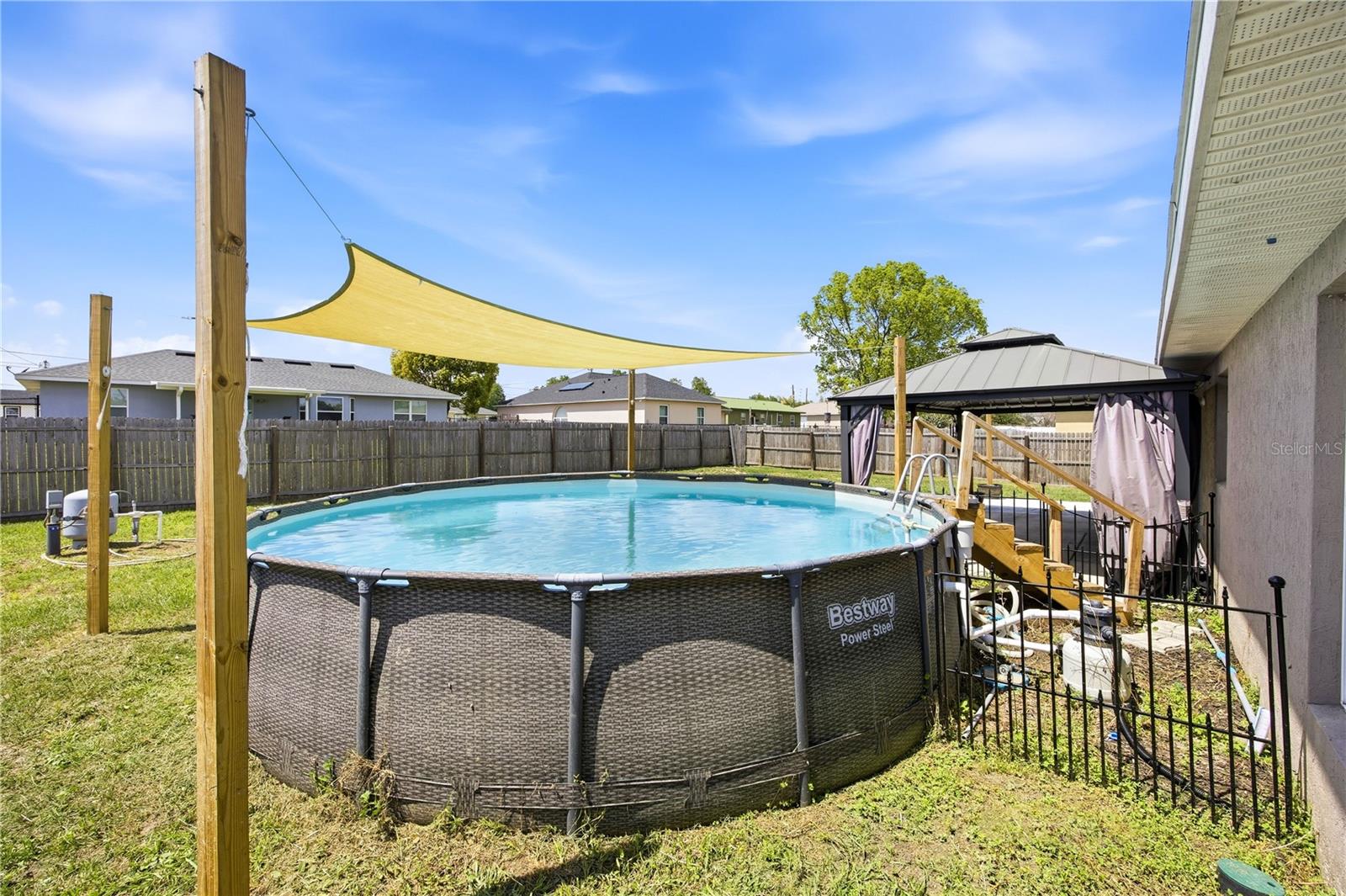 SILVER SPRINGS SHORES - Residential