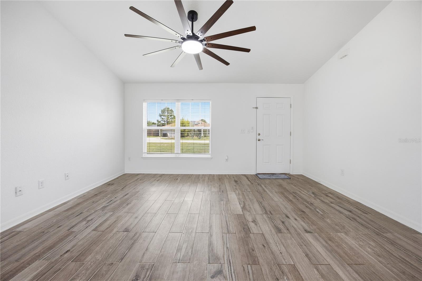 SILVER SPRINGS SHORES - Residential