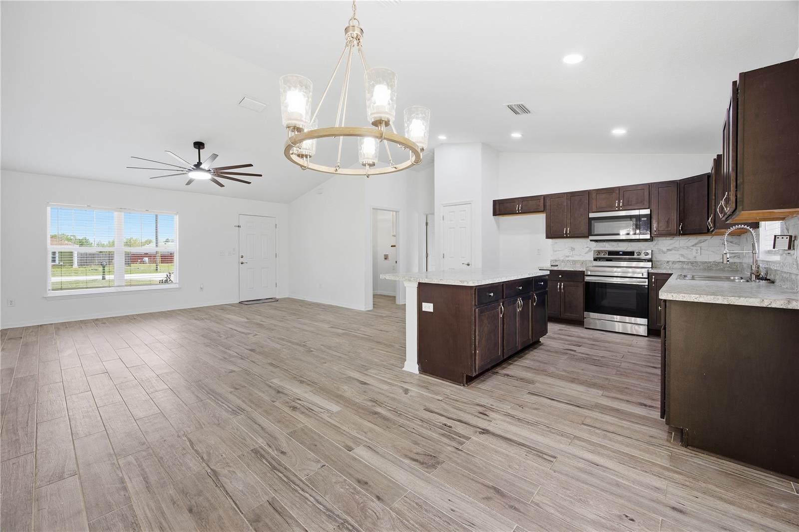 SILVER SPRINGS SHORES - Residential