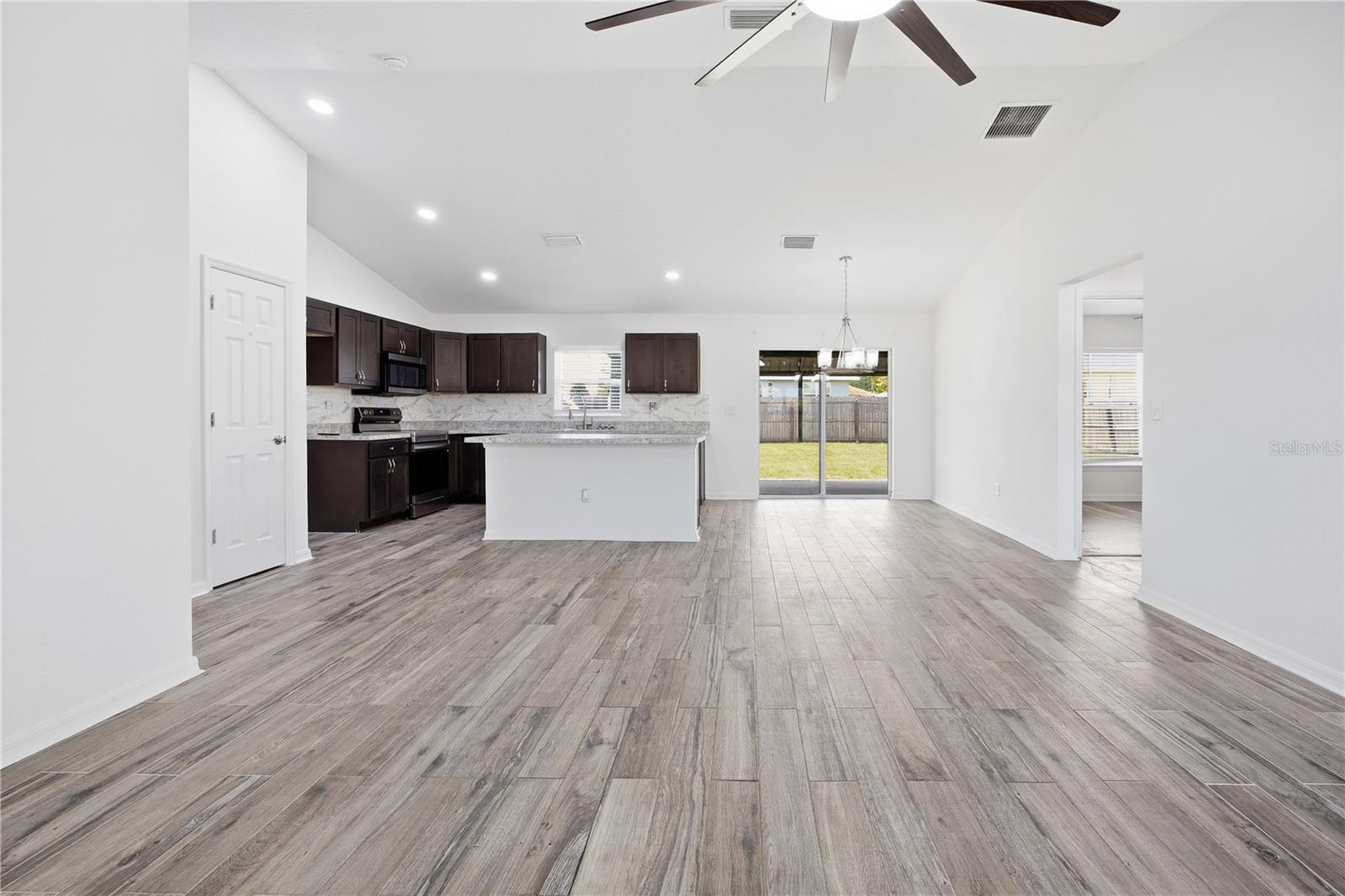 SILVER SPRINGS SHORES - Residential