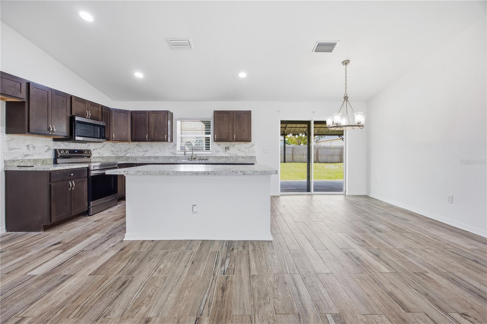 SILVER SPRINGS SHORES - Residential