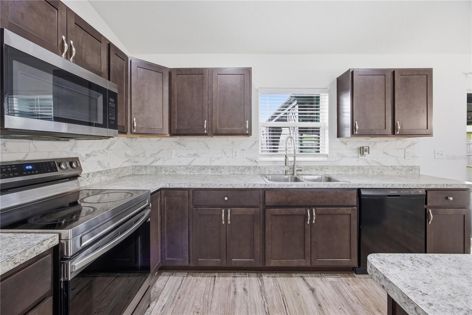 SILVER SPRINGS SHORES - Residential