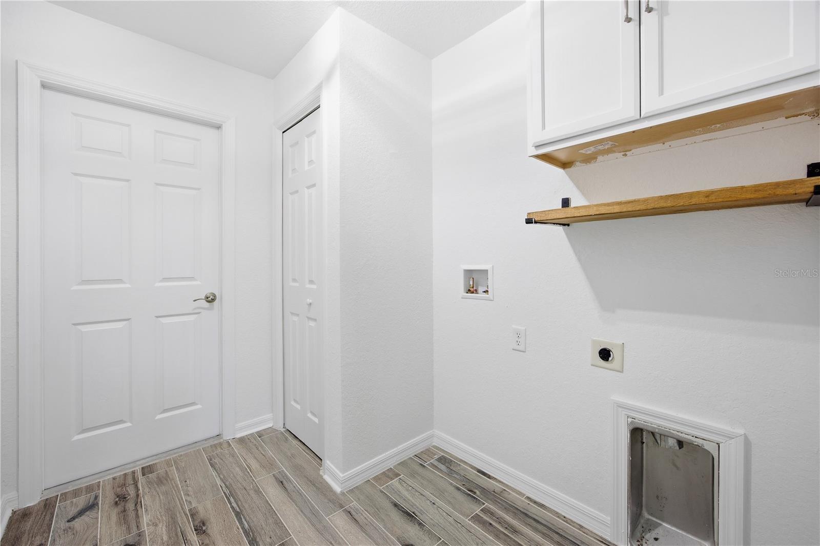 SILVER SPRINGS SHORES - Residential