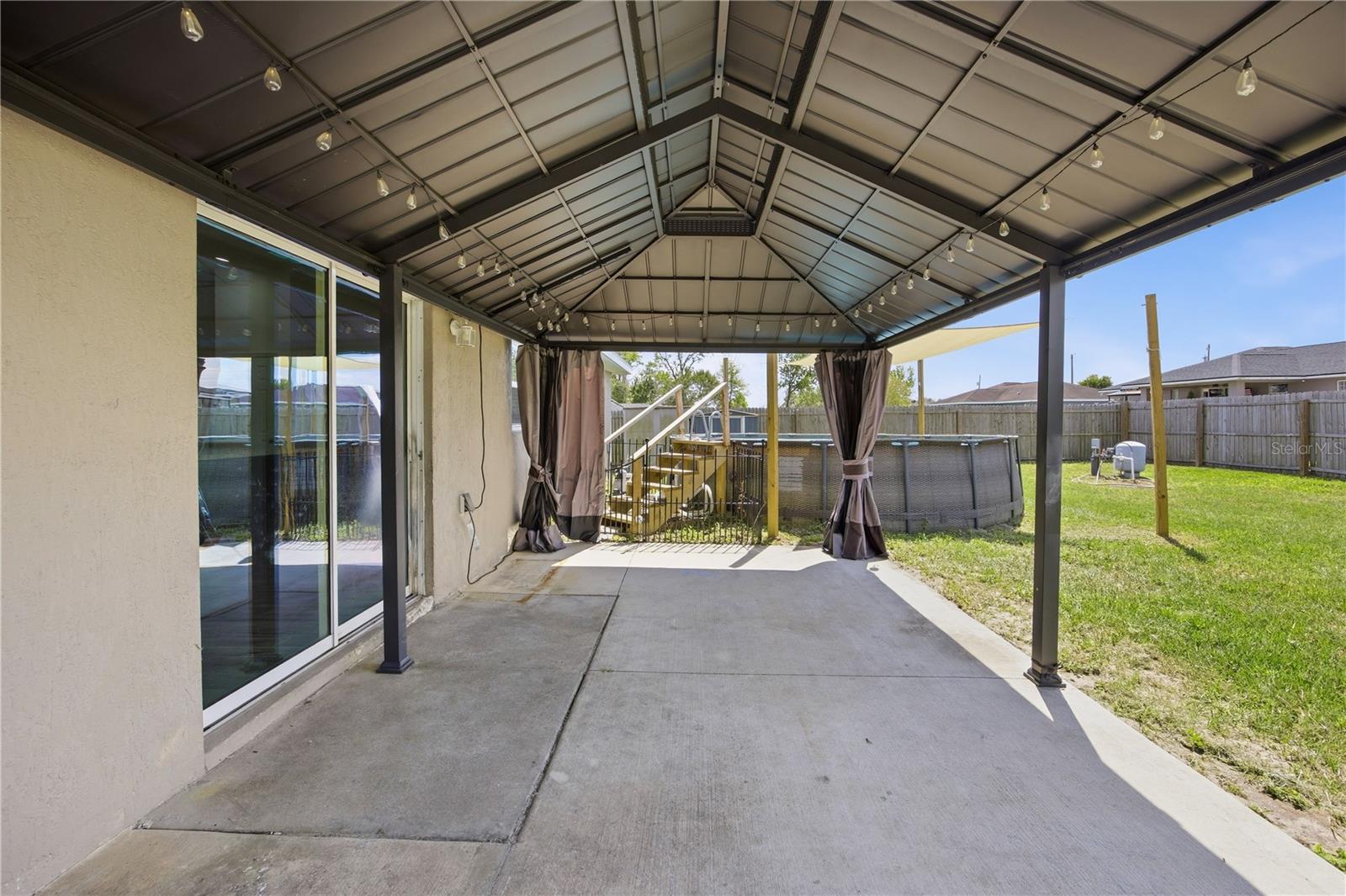 SILVER SPRINGS SHORES - Residential