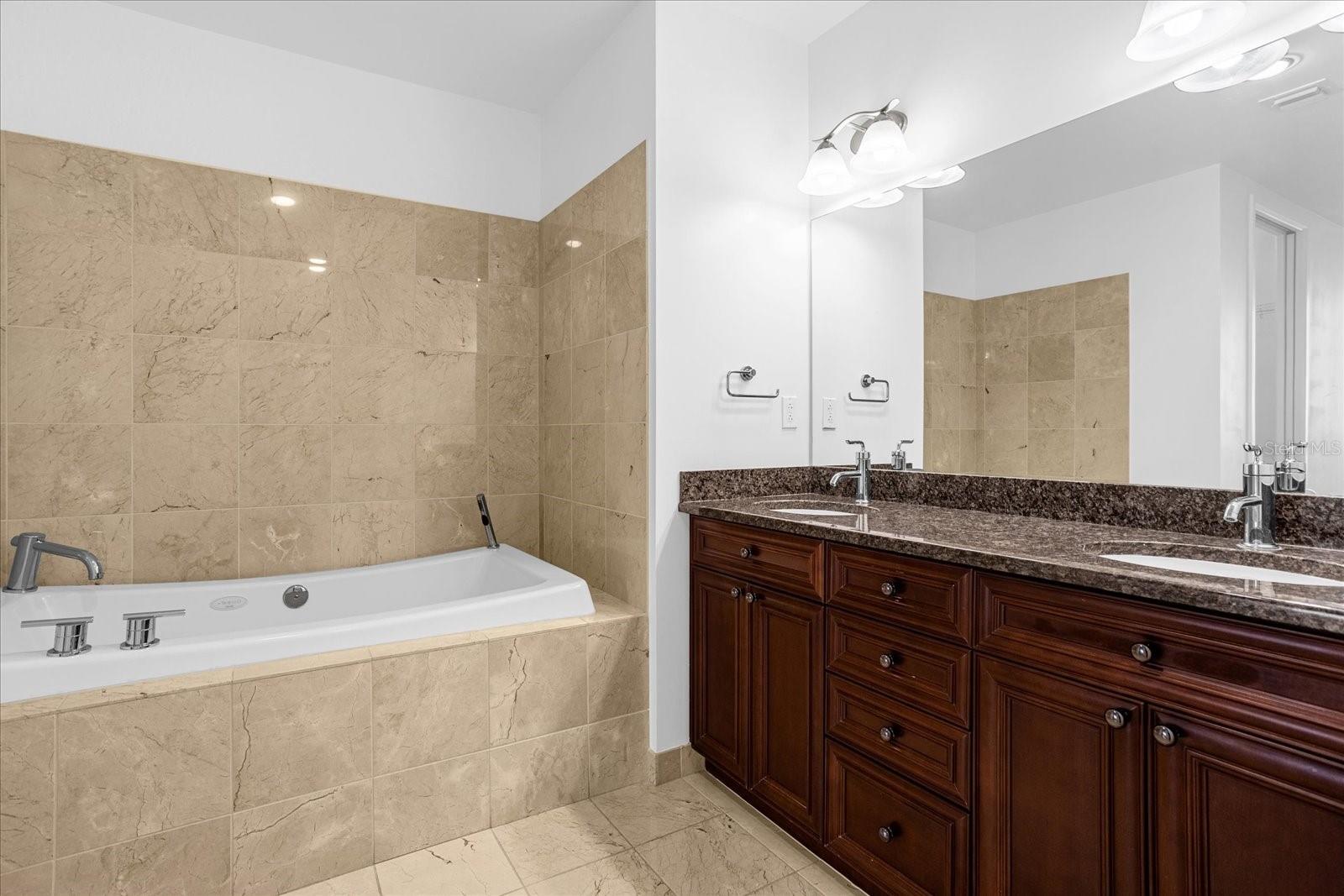 VUE/LK EOLA - Residential Lease