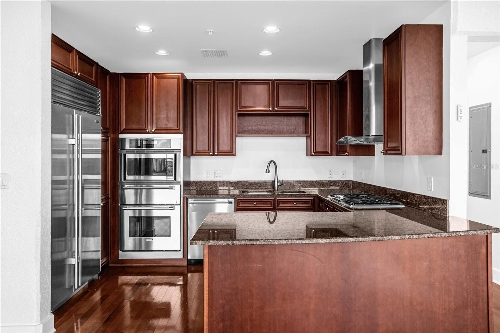 VUE/LK EOLA - Residential Lease