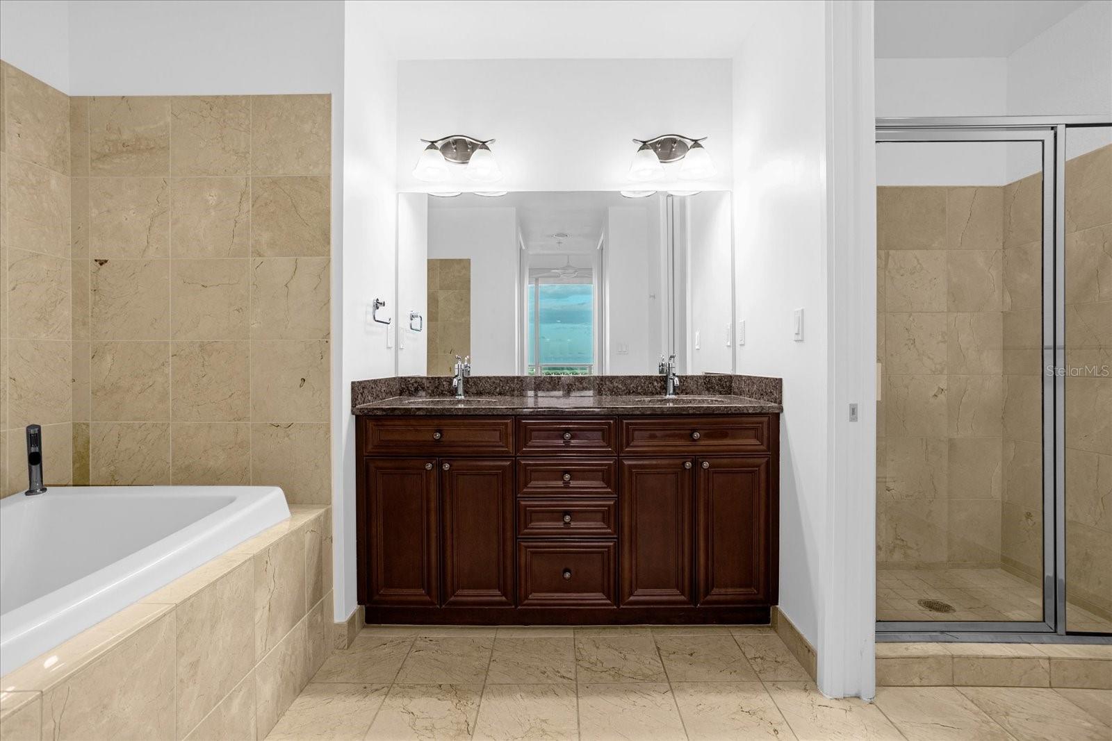 VUE/LK EOLA - Residential Lease