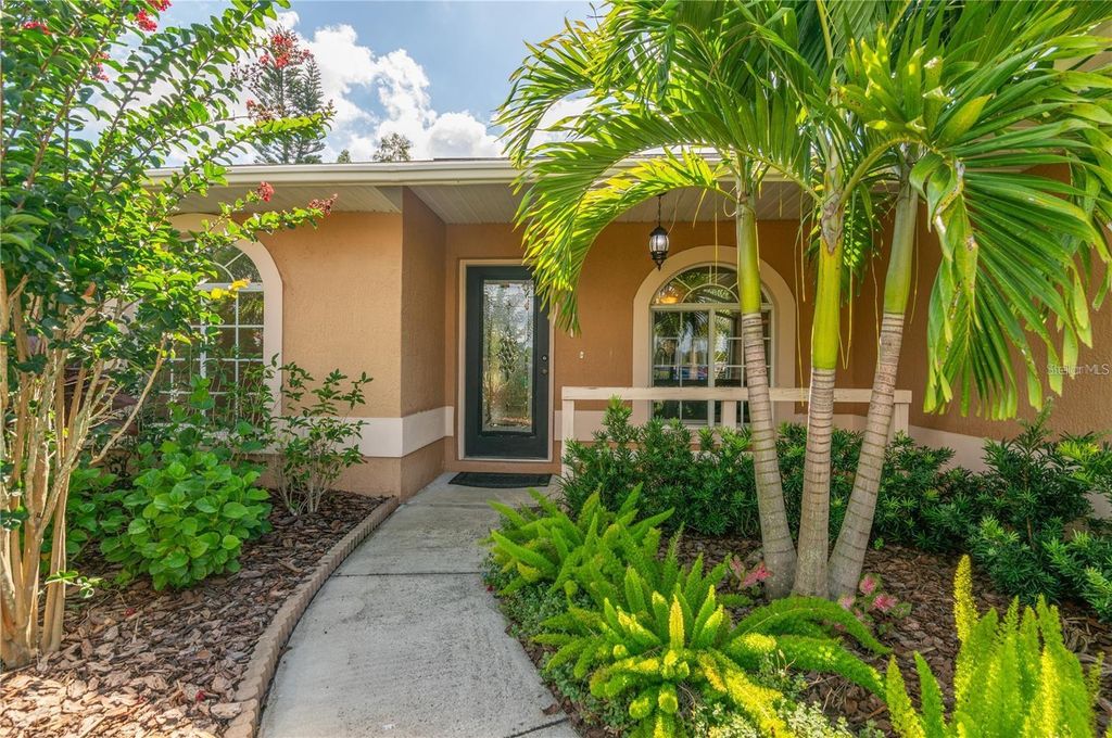 Photo of 929 Robinson Avenue, Saint Cloud, FL 34769 (MLS # S5134377)