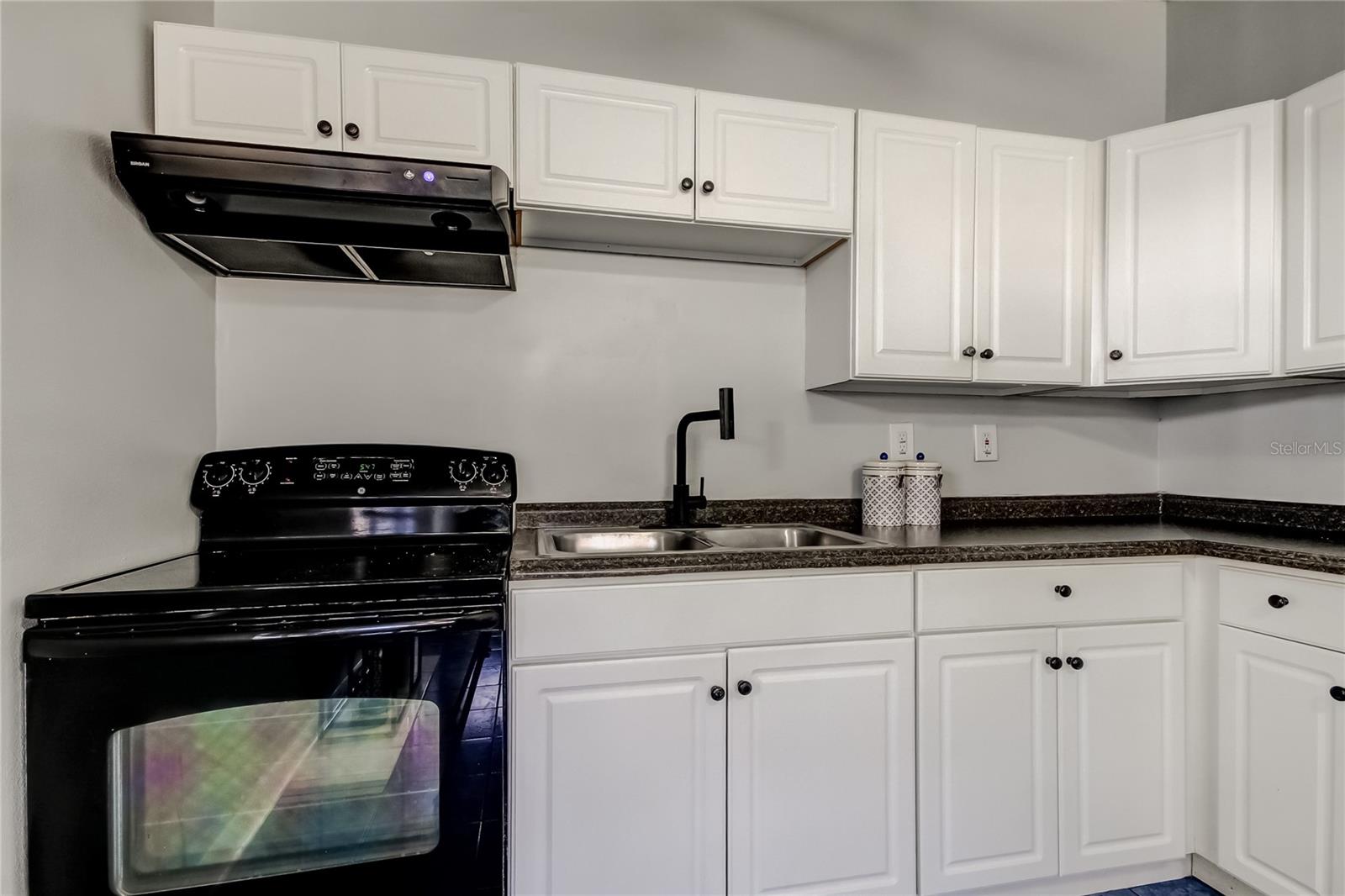 HIGHLAND TERRACE MANOR - Residential