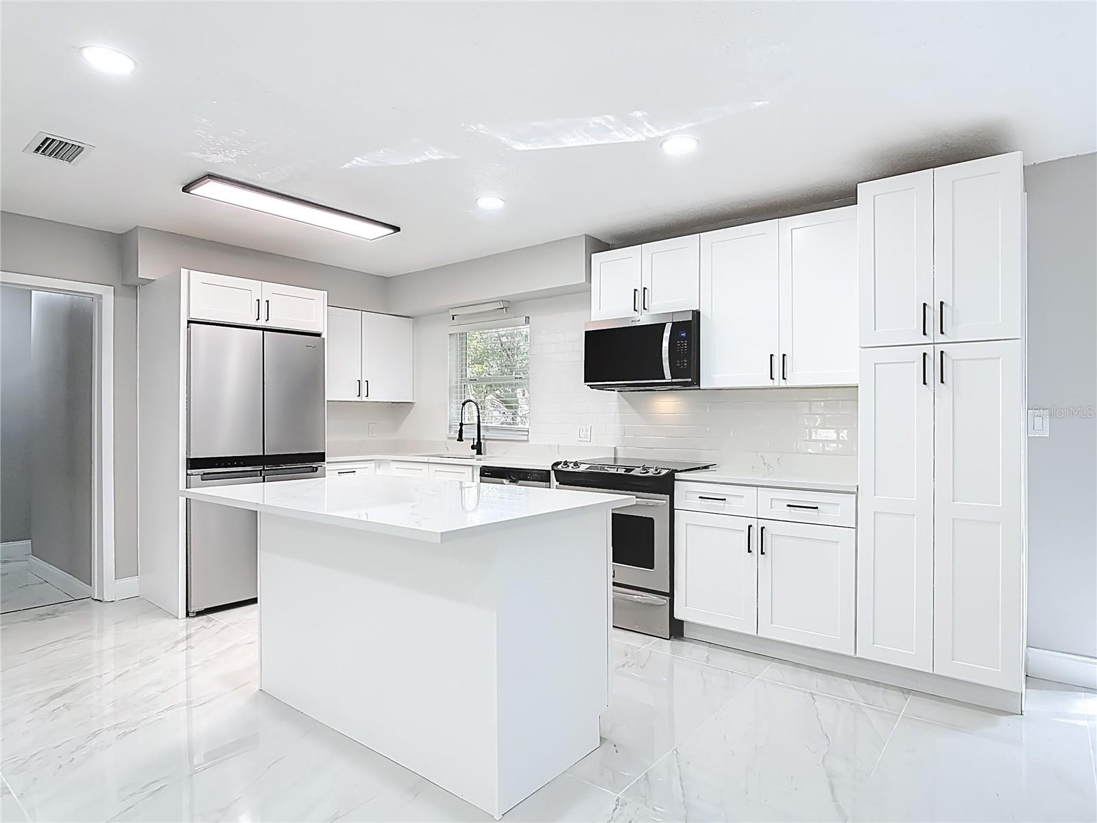 MOUNT PLYMOUTH - Residential