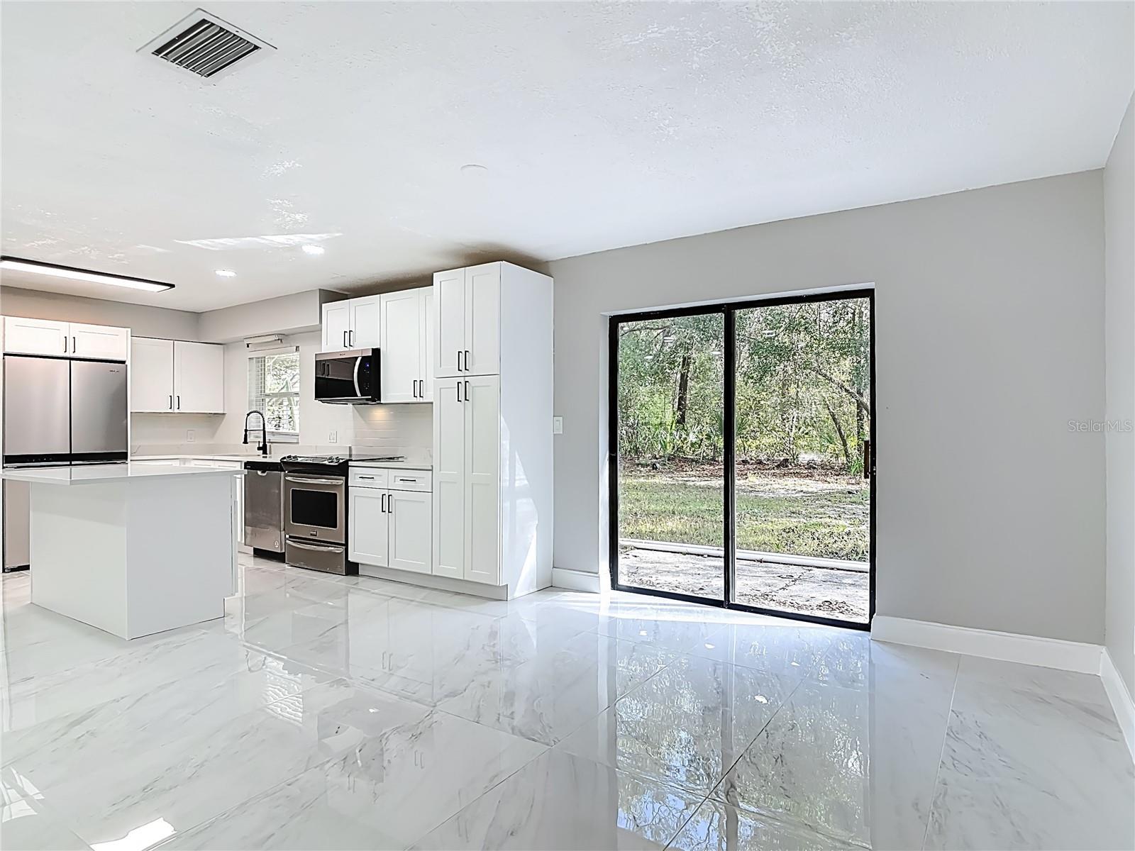 MOUNT PLYMOUTH - Residential