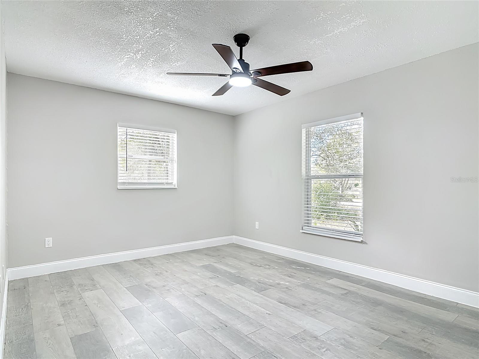 MOUNT PLYMOUTH - Residential