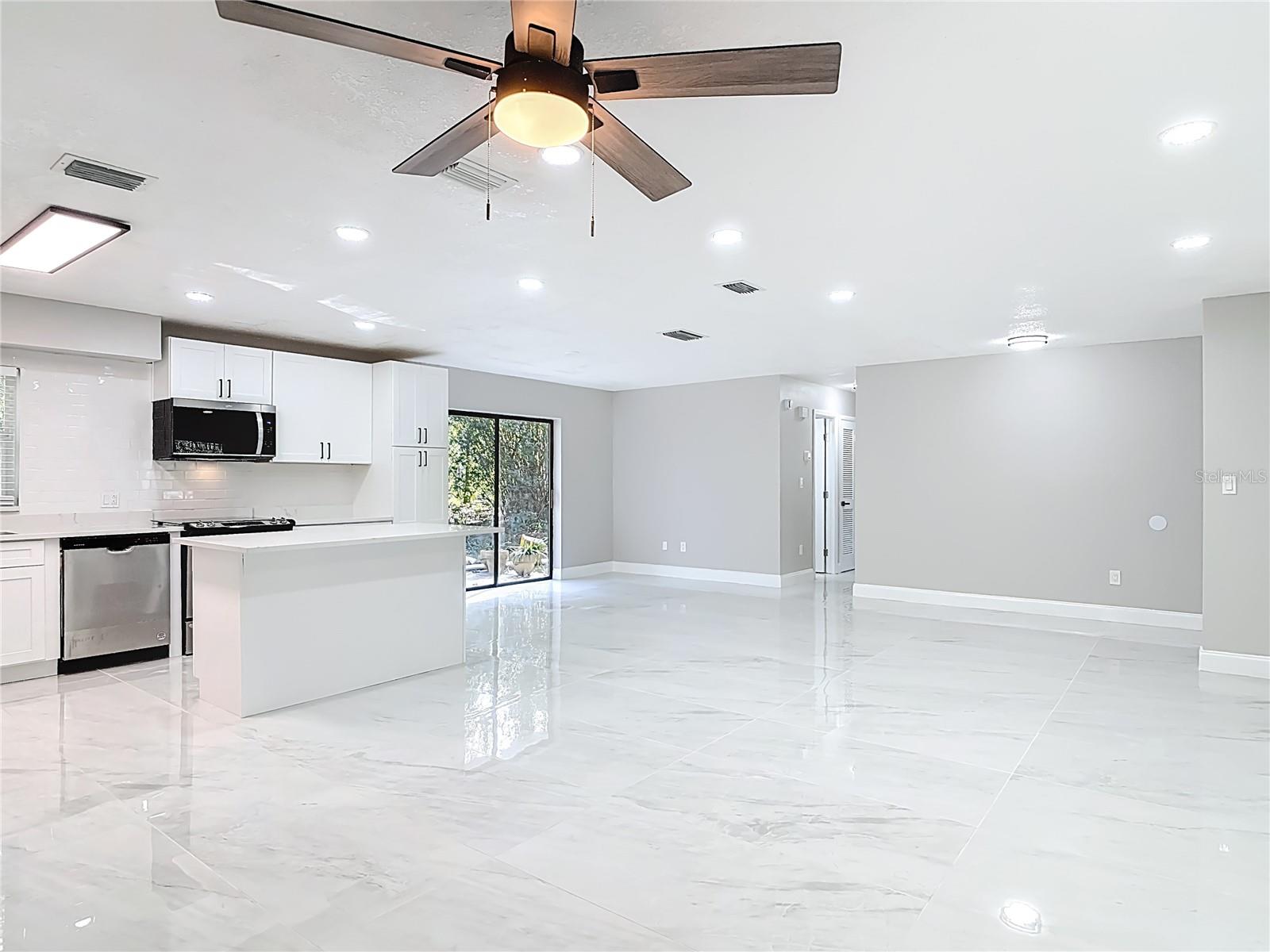 MOUNT PLYMOUTH - Residential