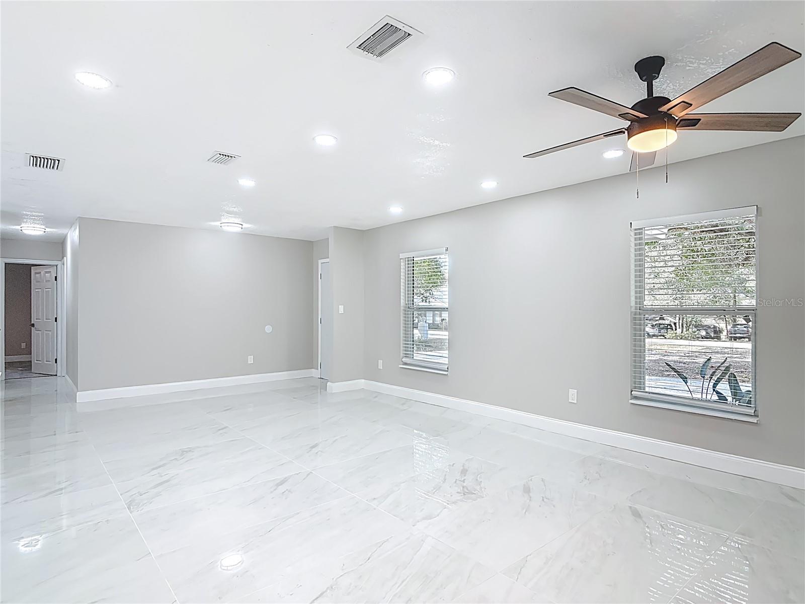 MOUNT PLYMOUTH - Residential