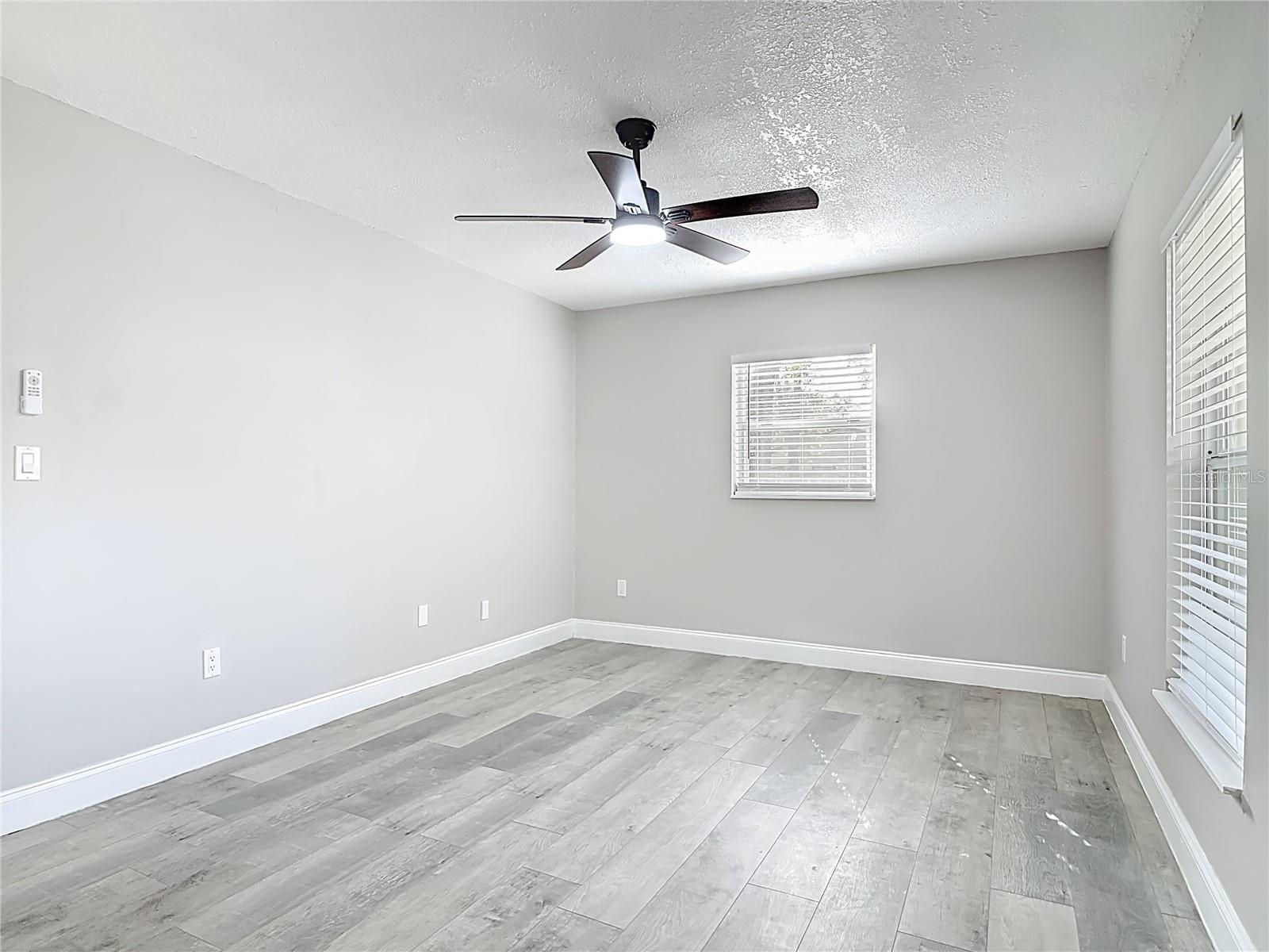 MOUNT PLYMOUTH - Residential