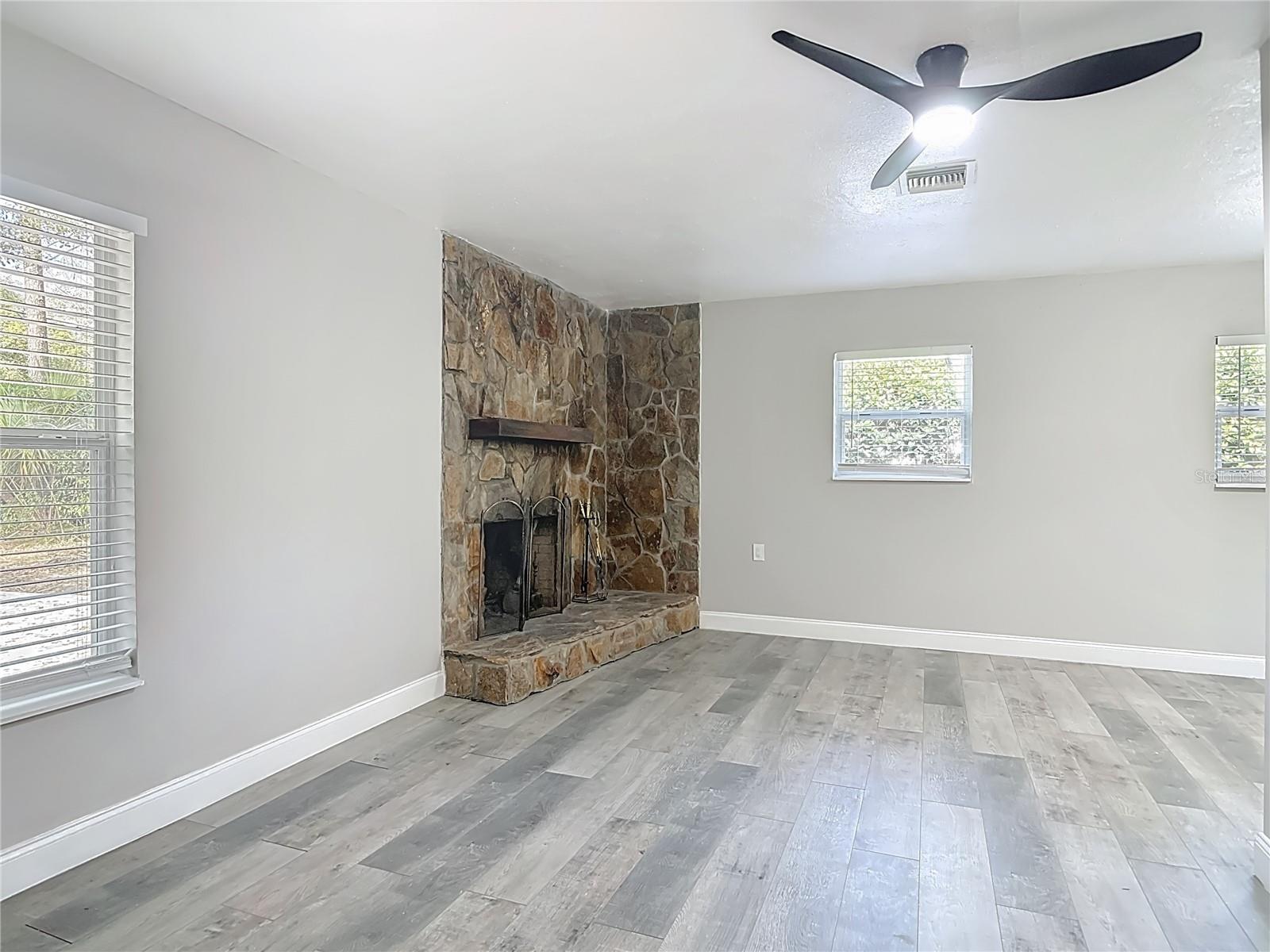 MOUNT PLYMOUTH - Residential