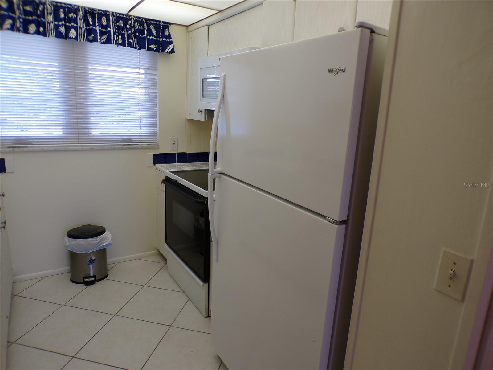COUNTRY CLUB APTS - Residential Lease