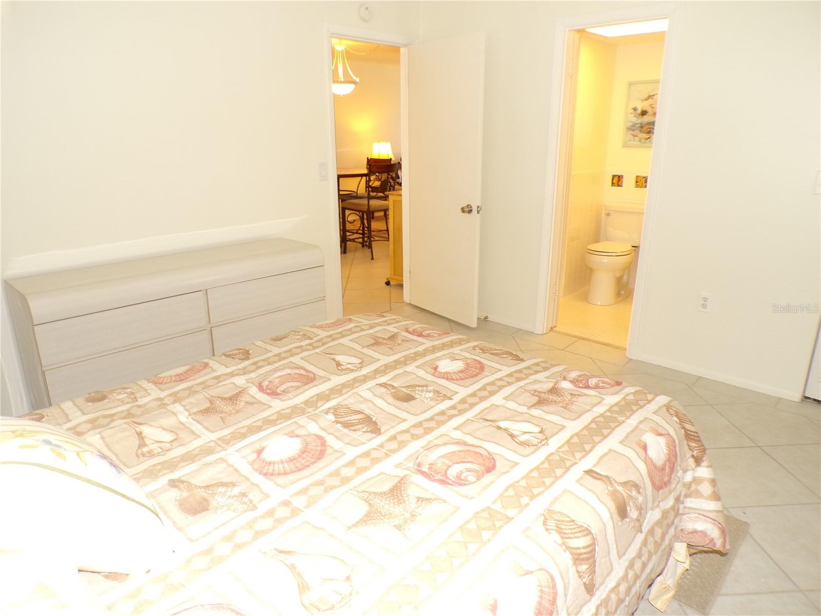 COUNTRY CLUB APTS - Residential Lease