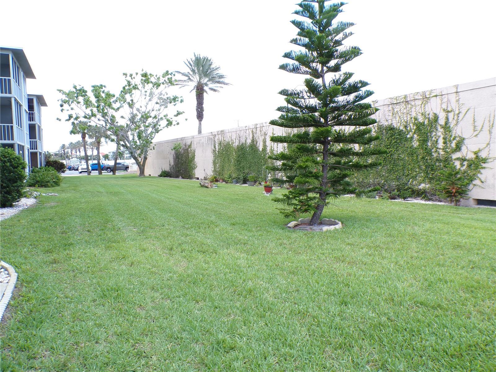 COUNTRY CLUB APTS - Residential Lease