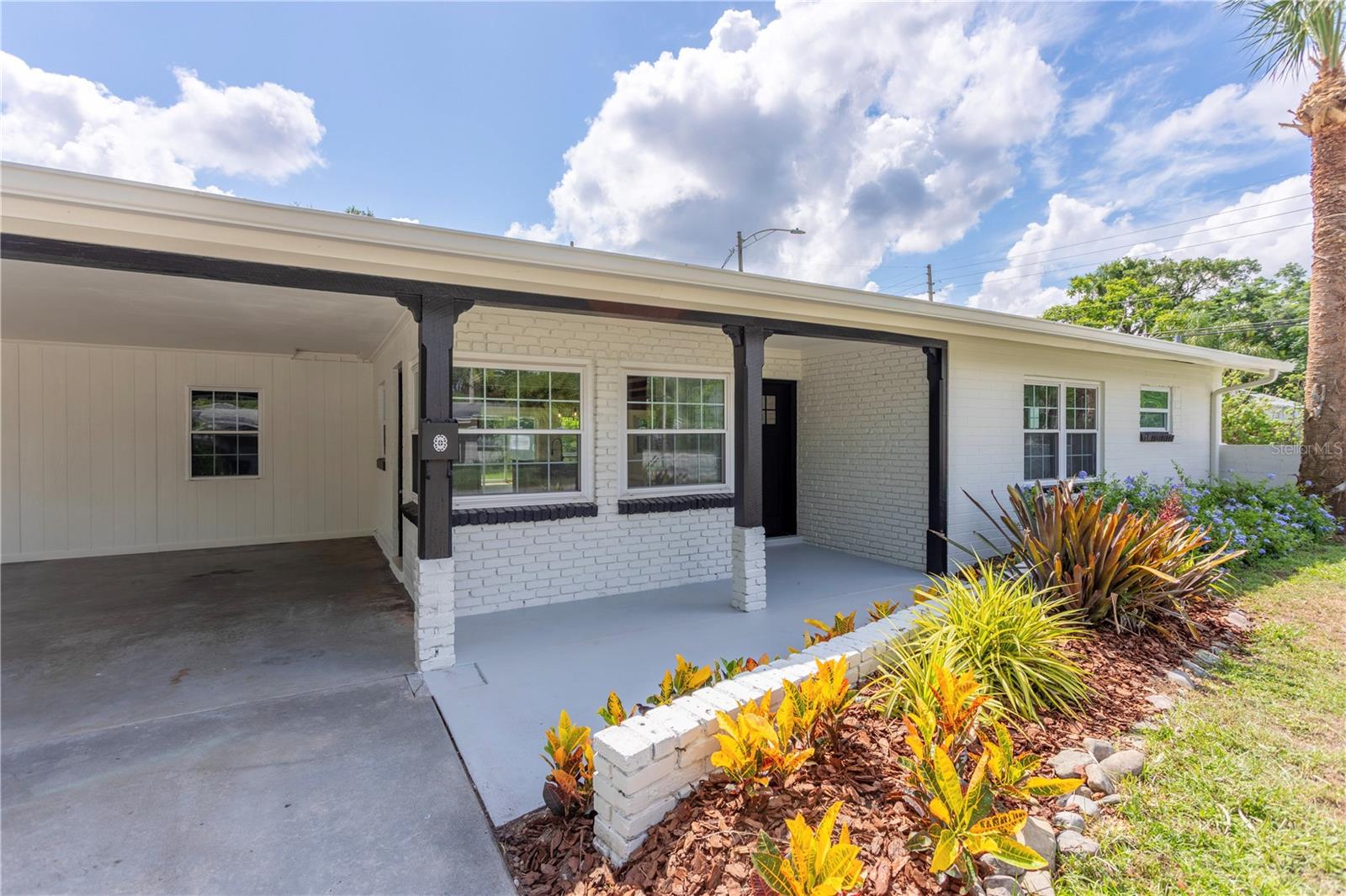 1801 PALM LANE