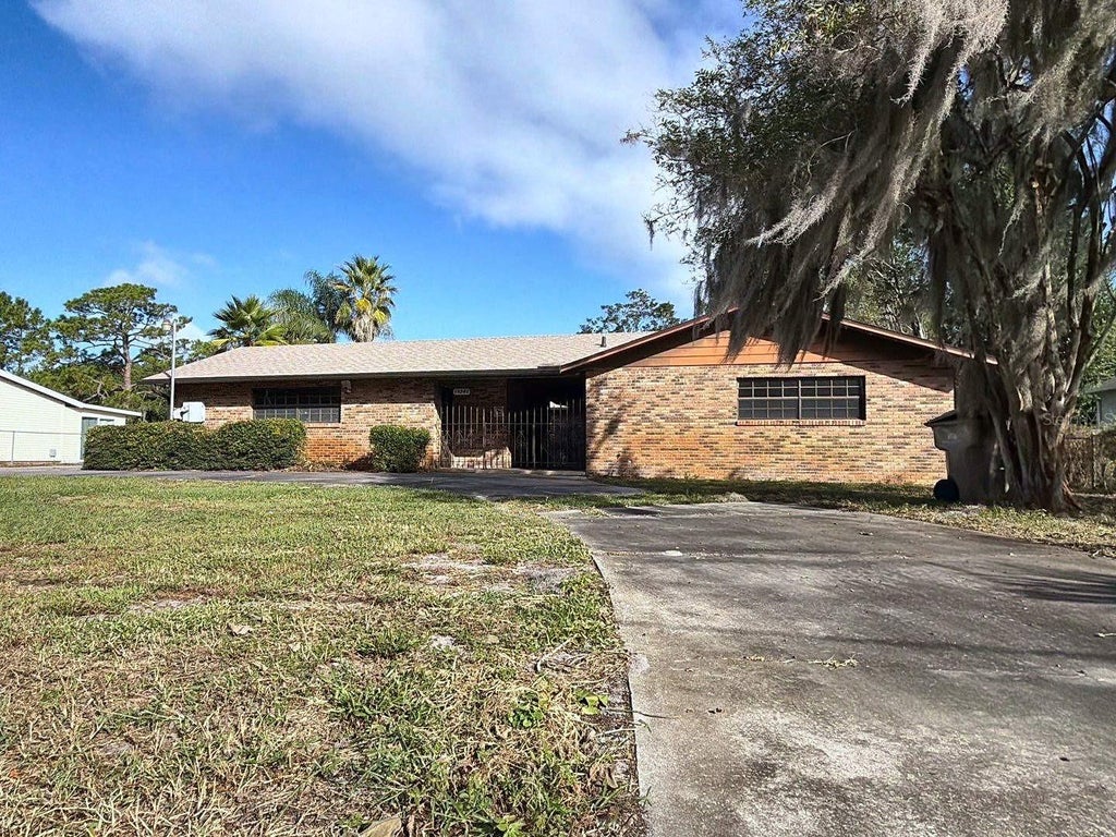 Photo of 11241 Pine Ridge Road, Leesburg, FL 34788 (MLS # O6453678)