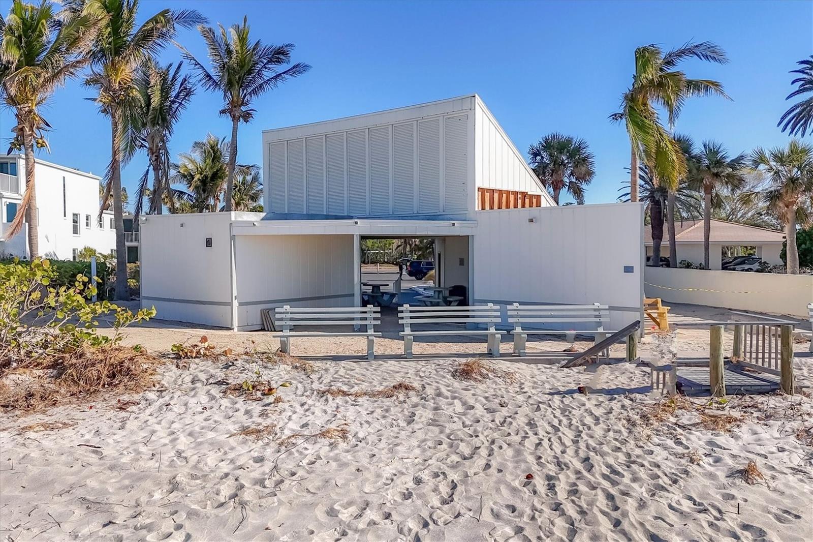 SUTTON PLACE - Residential