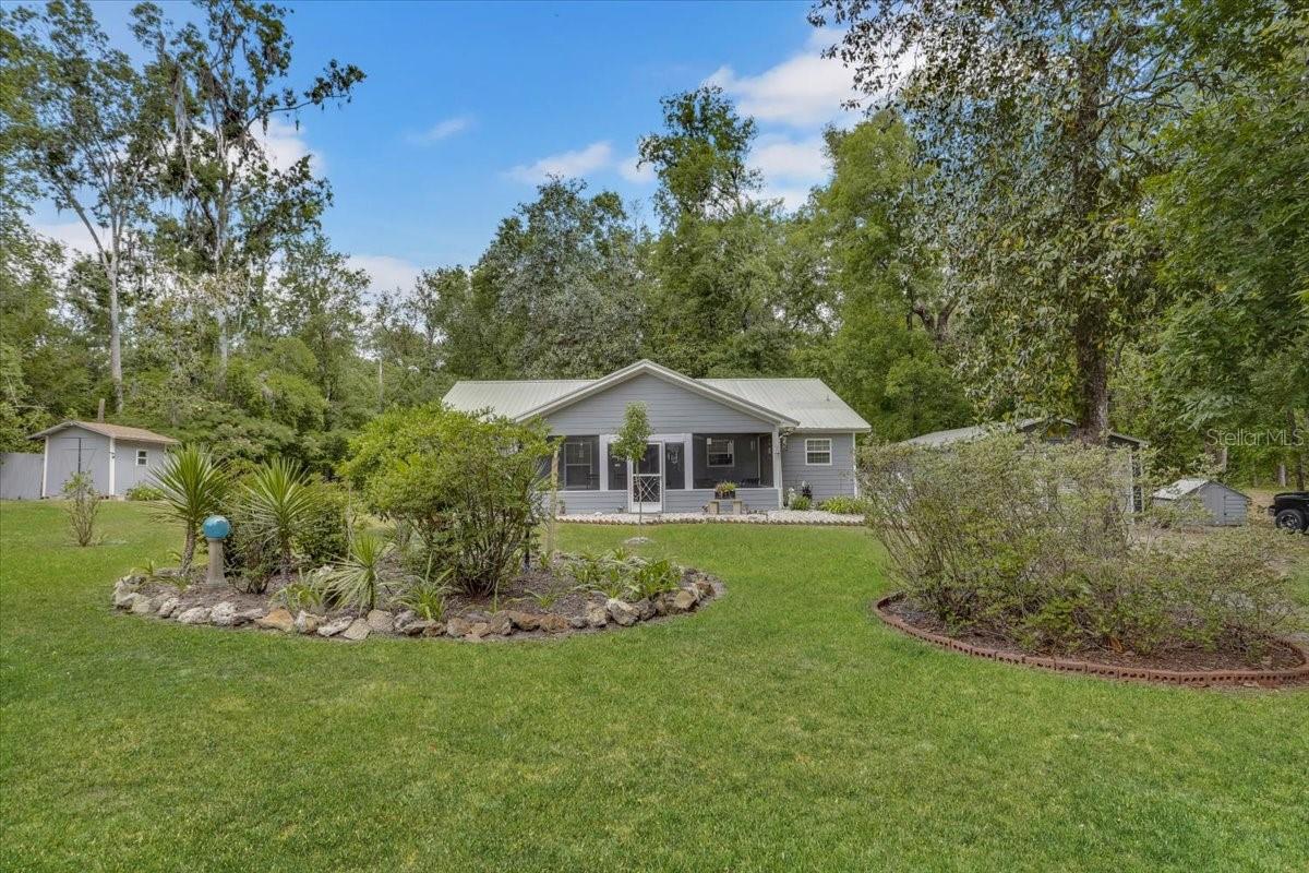 207 SW ROSE LANE