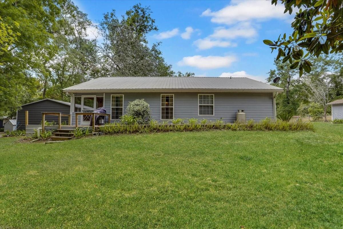 207 SW ROSE LANE