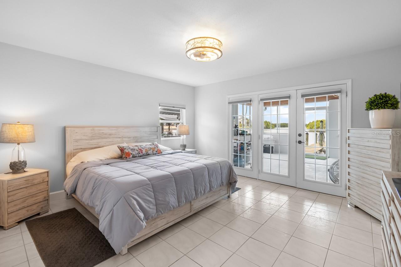 CAREYS PIRATE POINT - Residential