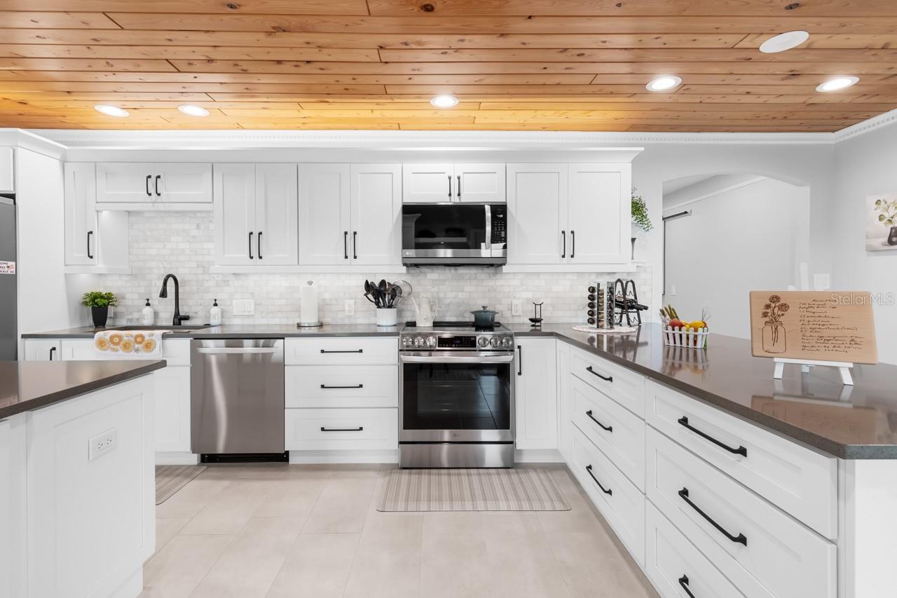 CAREYS PIRATE POINT - Residential