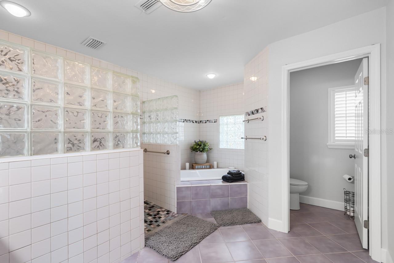 CAREYS PIRATE POINT - Residential